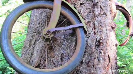 Sau[-]bao[-]năm[-]nhưng[-]bánh[-]trước[-]của[-]chiếc[-]xe[-]đạp[-]vẫn[-]có[-]thể[-]quay[-]được